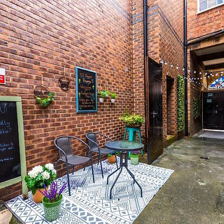 Stylish Chester City Centre Apartment By 53 Degrees Property, Ideal For Couples & Business Professionals - Sleeps 4 ภายนอก รูปภาพ