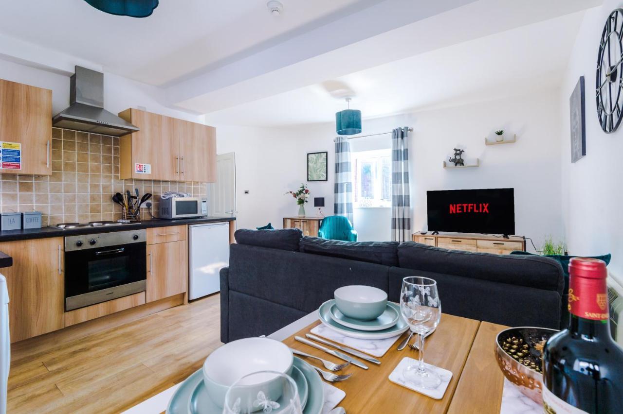 Stylish Chester City Centre Apartment By 53 Degrees Property, Ideal For Couples & Business Professionals - Sleeps 4 ภายนอก รูปภาพ