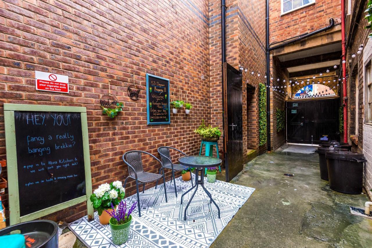 Stylish Chester City Centre Apartment By 53 Degrees Property, Ideal For Couples & Business Professionals - Sleeps 4 ภายนอก รูปภาพ